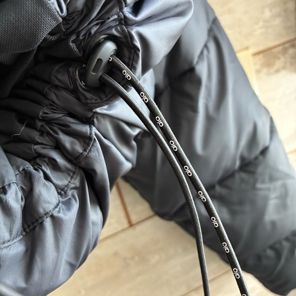 ALO Gold Rush Puffer Jacket - Picture 14 of 14